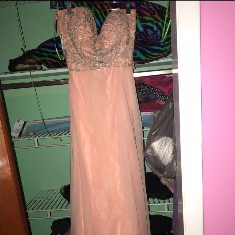 Perfect prom dress, Dress goes to the floor